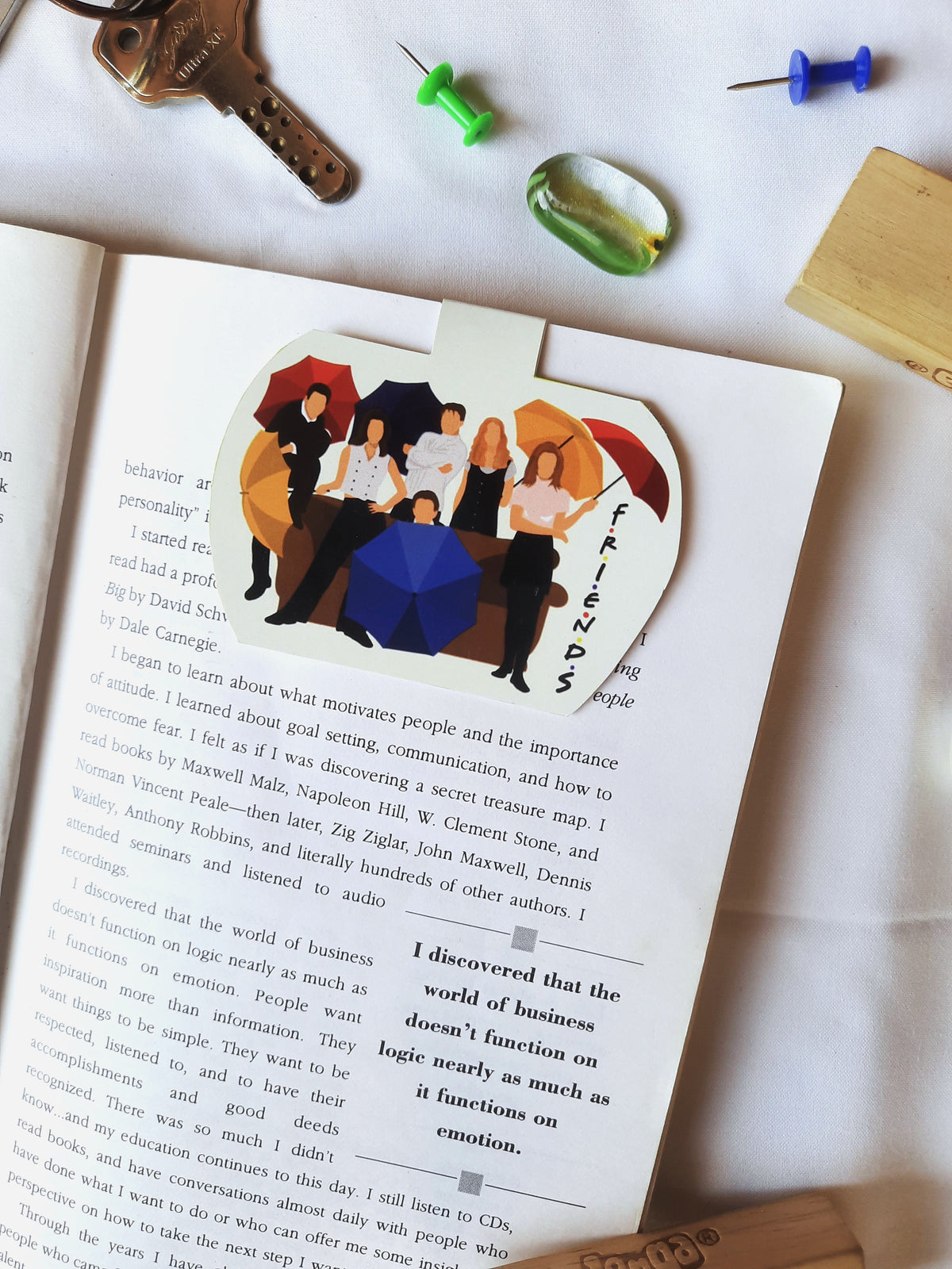 Friends On Couch - Magnetic Bookmark