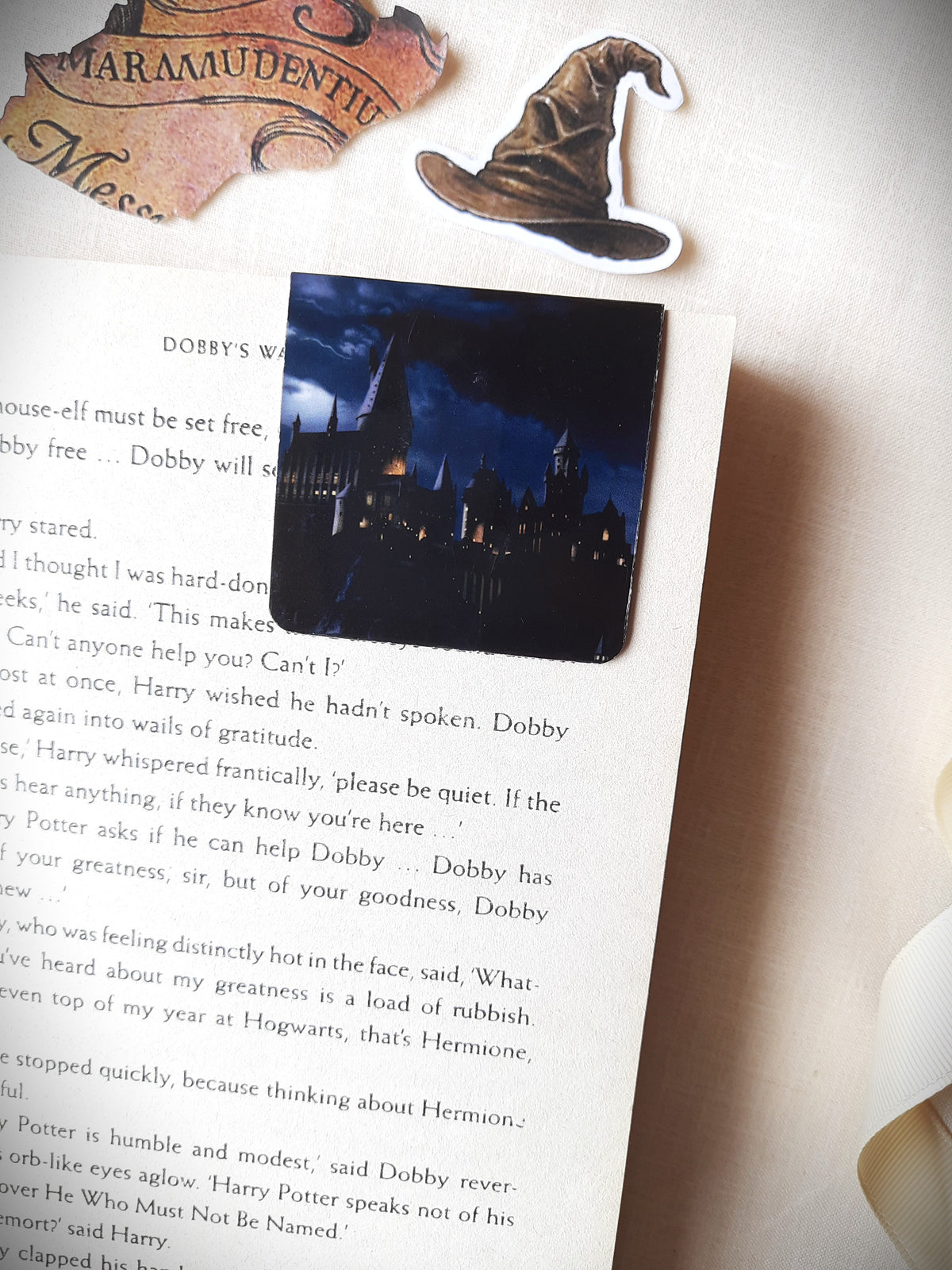World of Hogwarts - Magnetic Bookamrk